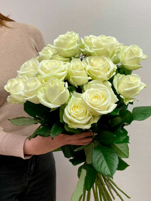 Цветы поштучно: Роза Россия «Avalanche»